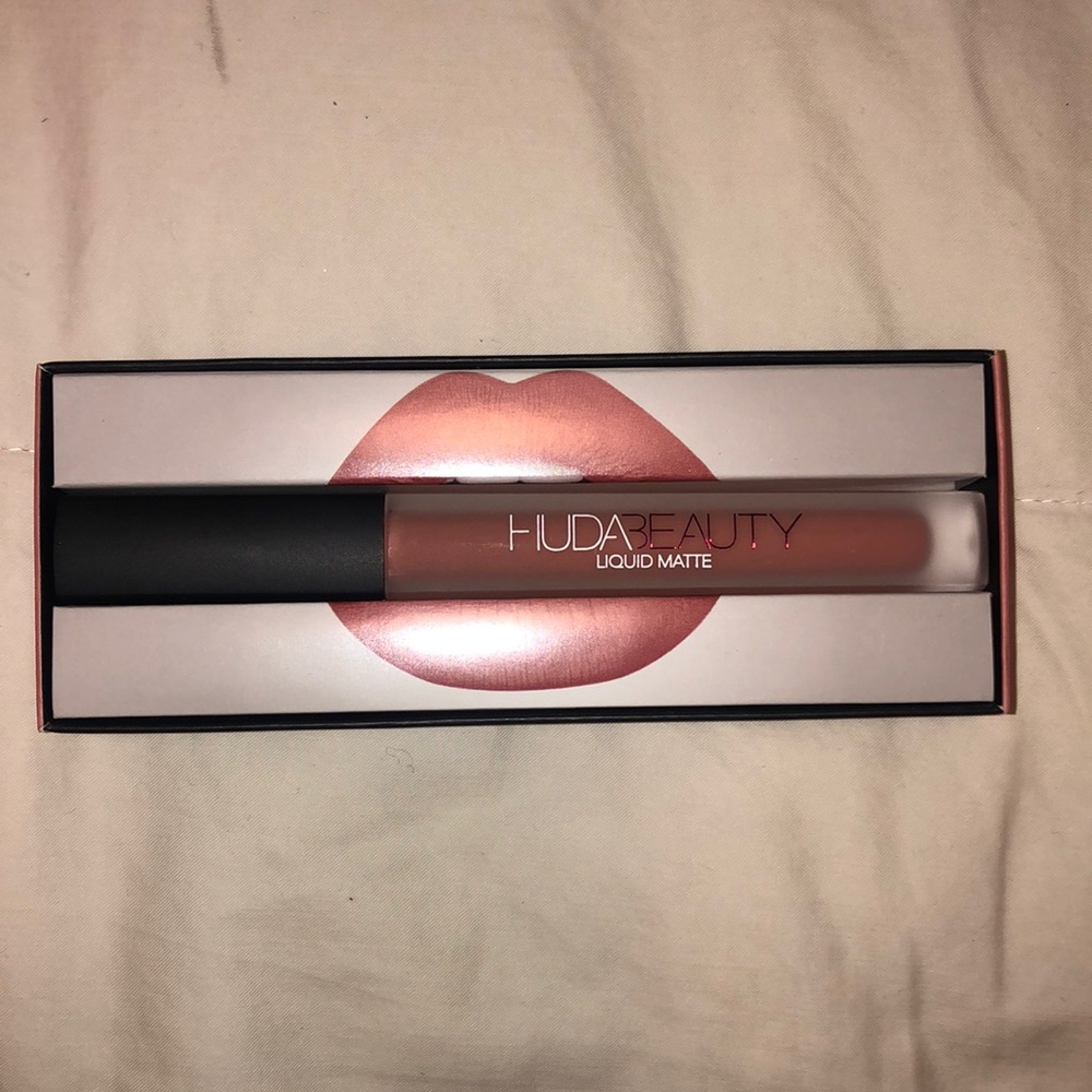 Huda Beauty Liquid Matte Lipstick